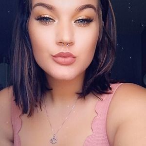 Meet your Posher, Halena